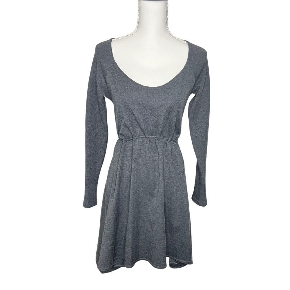 DONNA KARAN Grey Long Sleeve Wool Dress. Size 6